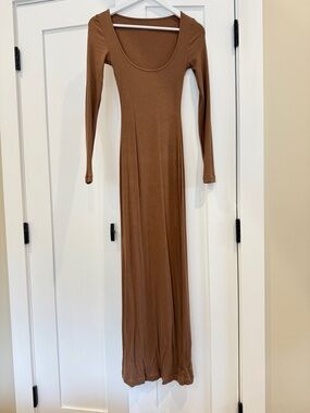Long Sleeve Scoop Neck Maxi Dress - Brown
